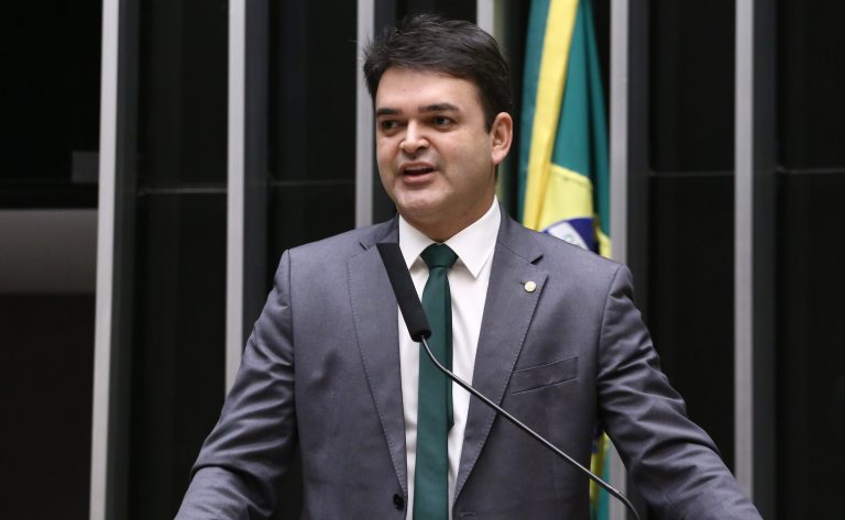 projeto-criminaliza-criacao-e-divulgacao-de-deepfakes-eleitorais