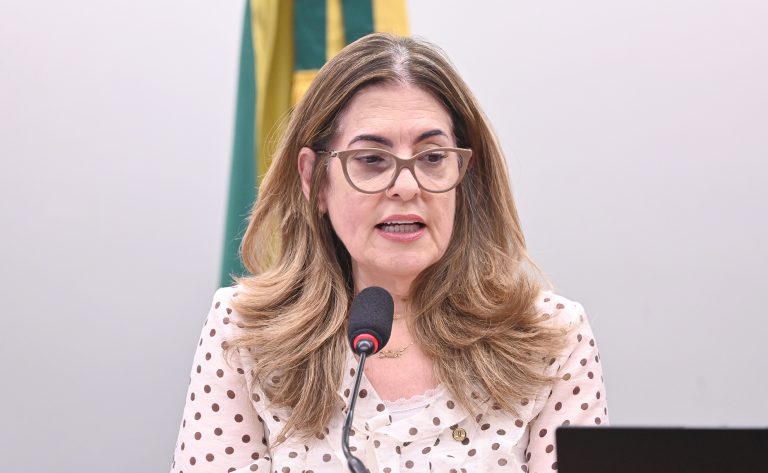 falta-de-implementacao-de-lei-de-prevencao-ao-suicidio-preocupa-deputados-e-especialistas