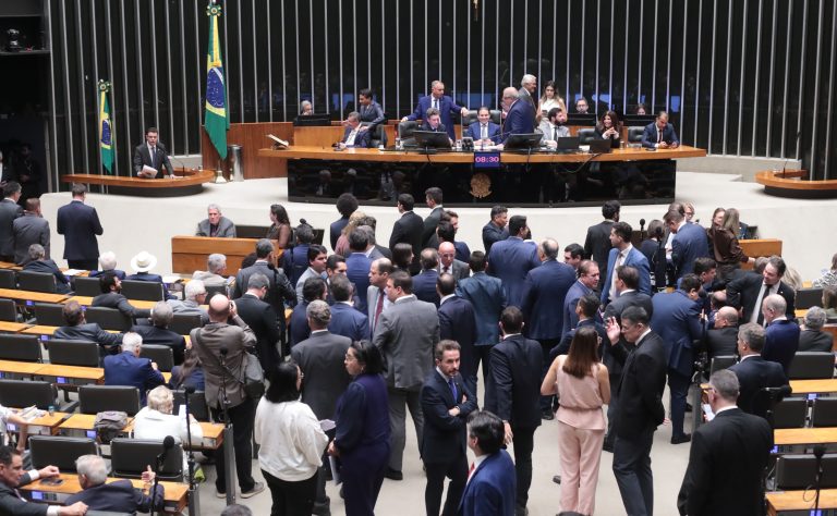 camara-realiza-sessao-para-eleger-deputado-que-sera-indicado-ao-tcu;-acompanhe