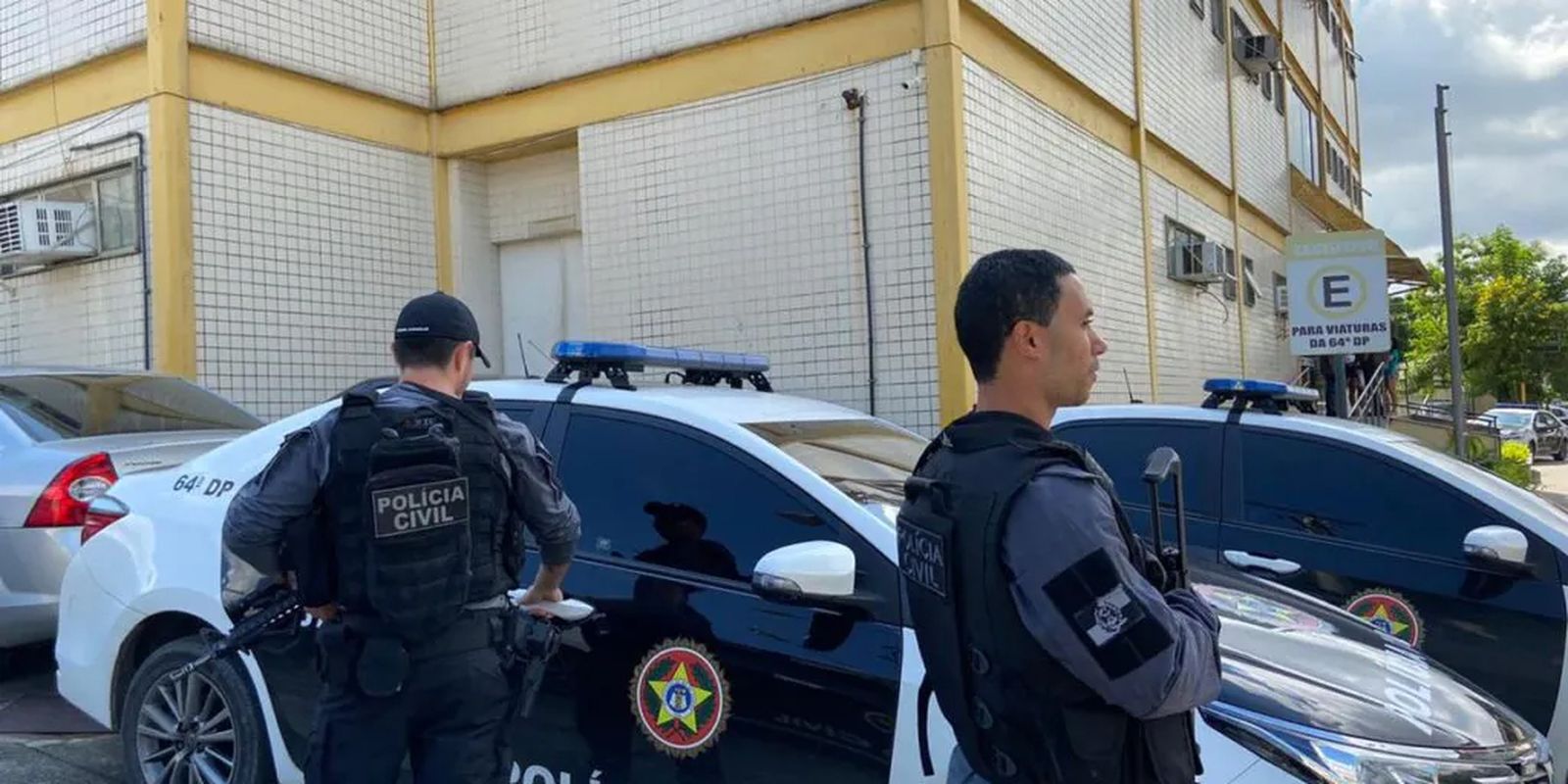 rapper-oruam,-a-mae-e-o-irmao-sao-procurados-em-operacao-contra-o-cv