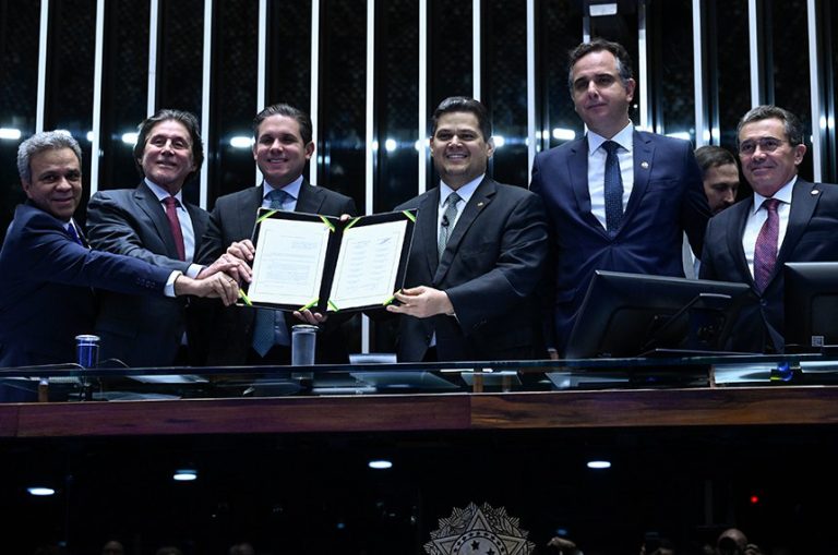 congresso-promulga-emenda-constitucional-que-impede-extincao-de-tribunais-de-contas
