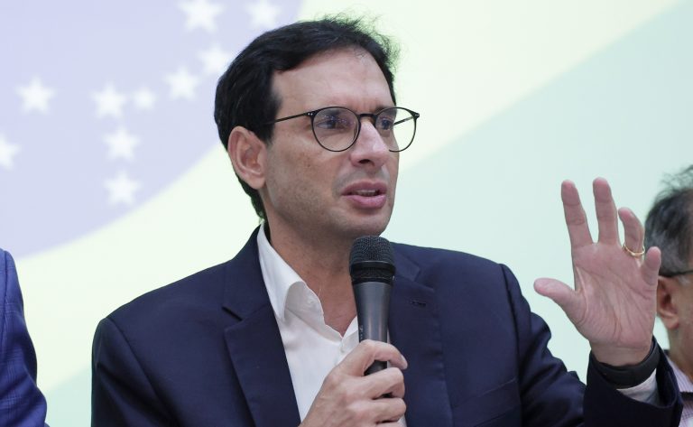 centrais-sindicais-buscam-mobilizar-trabalhadores-para-votacao-do-fim-da-escala-6×1