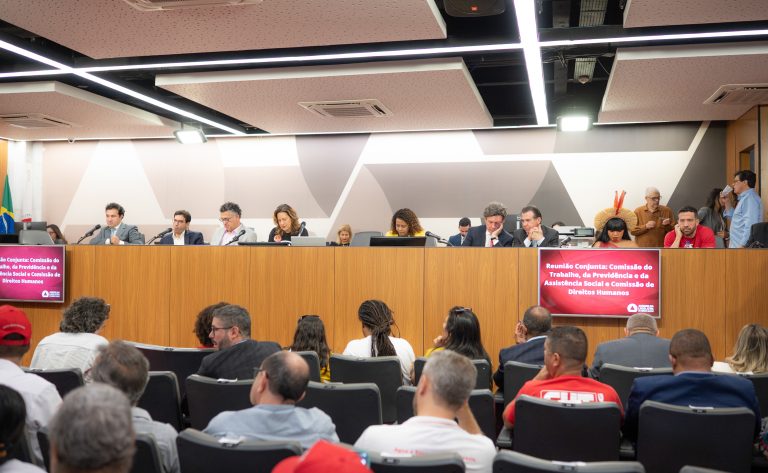 deputados-pedem-mobilizacao-para-garantir-que-escala-6×1-seja-extinta-ainda-neste-ano