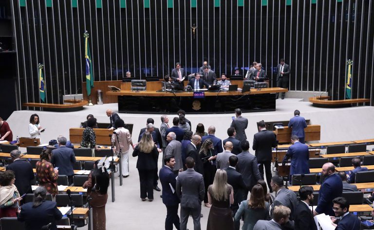 camara-analisa-projeto-que-proibe-sigilo-em-gastos-publicos-com-viagens-de-autoridades;-acompanhe