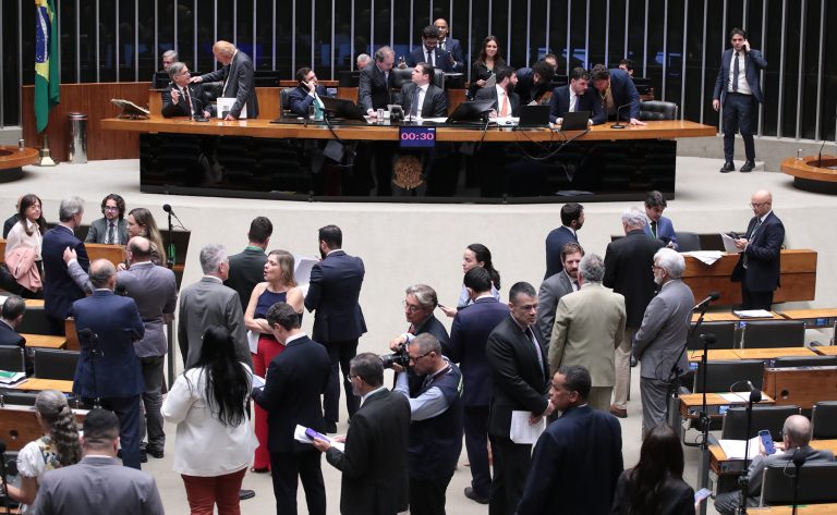 hugo-motta-destaca-mudanca-historica-para-os-trabalhadores