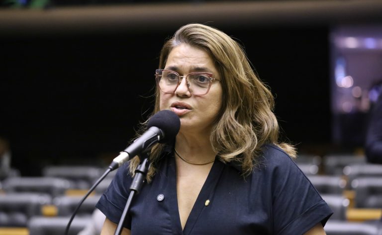 comissao-aprova-proposta-que-veda-propaganda-com-apelo-sexual-em-eventos-esportivos