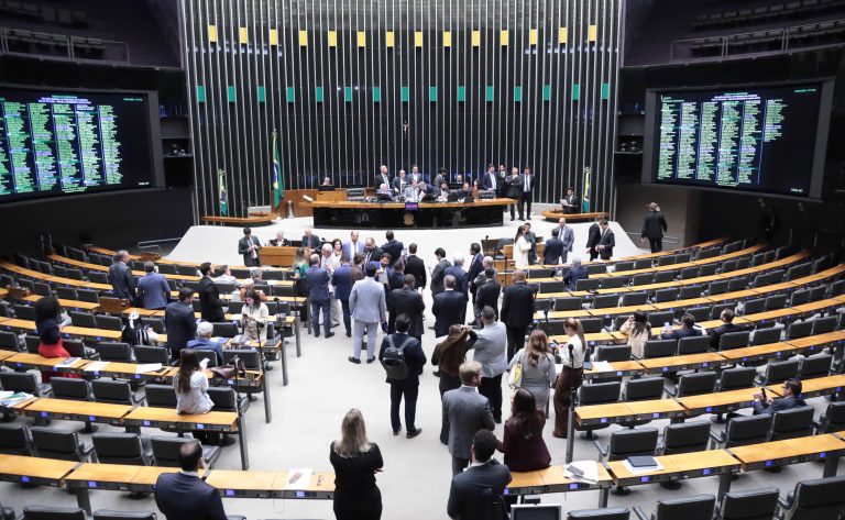 camara-aprova-regime-de-urgencia-para-18-projetos