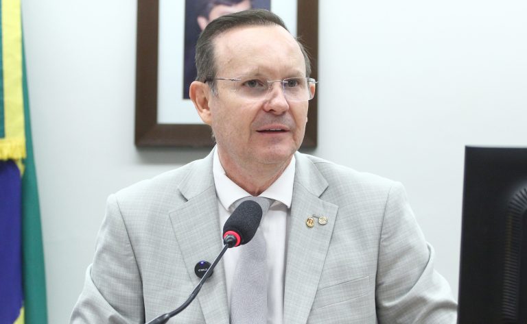 comissao-aprova-uso-de-legendas-em-eventos-publicos-e-em-salas-de-aula-com-alunos-surdos