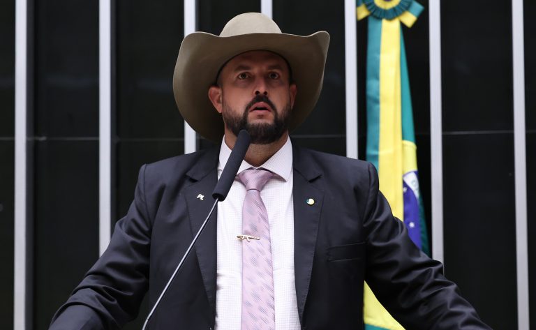 camara-aprova-mp-sobre-piso-do-frete-e-inclui-anistia-a-multas-por-bloqueio-de-estradas