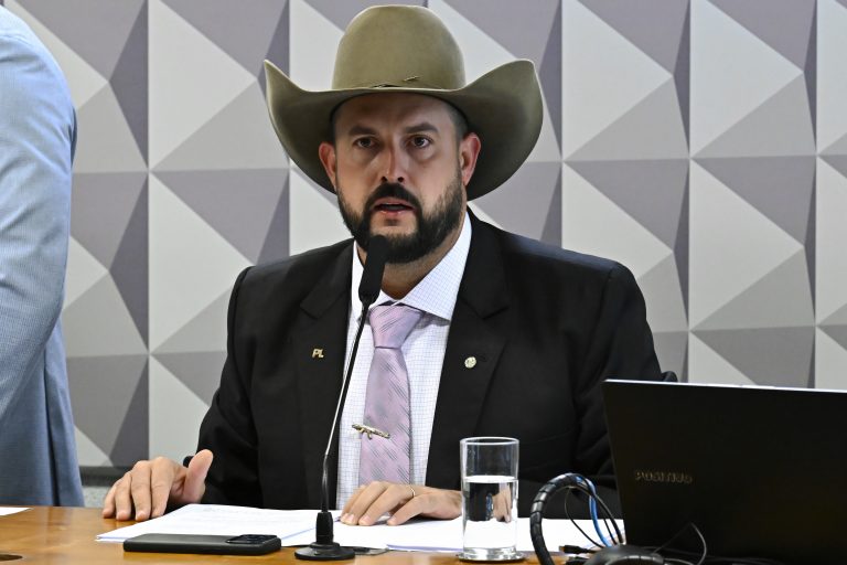 comissao-mista-aprova-mp-do-frete-e-cria-piso-salarial-para-motorista-de-longa-distancia