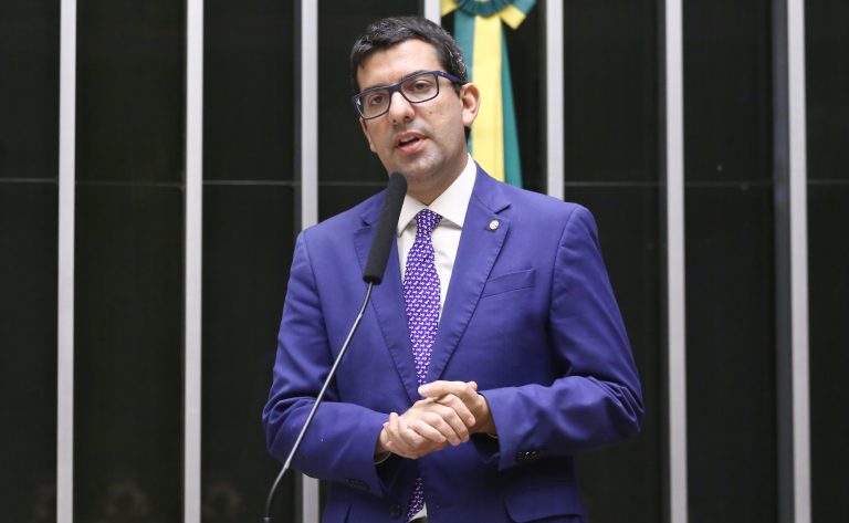comissao-aprova-reducao-gradual-de-microplasticos-em-cosmeticos-e-itens-de-higiene