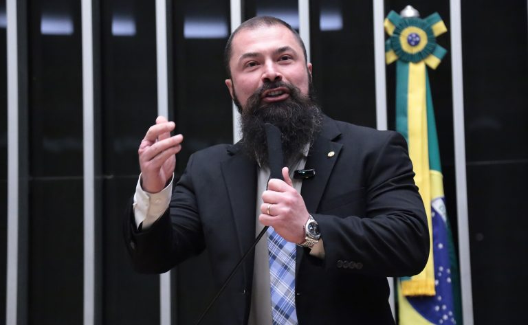 comissao-aprova-uso-do-fgts-para-compra-de-armas-de-fogo-e-municoes-para-defesa-pessoal